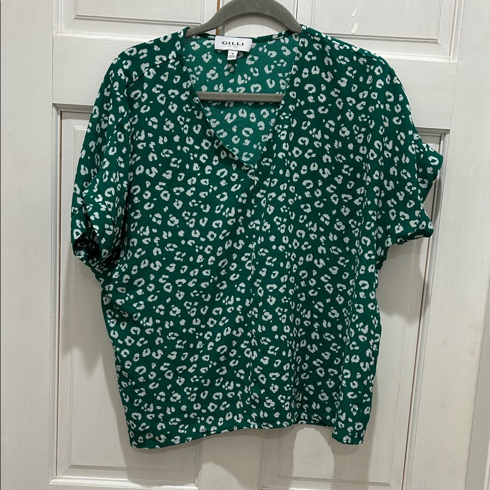 Gilli Green Leopard Print Blouse